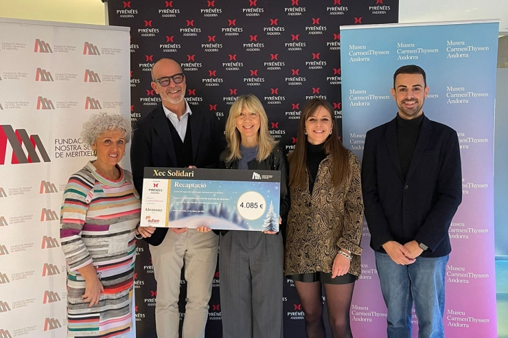 El director dels emblemàtics grans magatzems, Josep Maria Charques, la directora general de l’FPNSM, Celine Mandicó, la directora de l’àrea d’atenció a l’adult i l’envelliment, Anna Jiménez, i els representants del Museu Carmen Thyssen Andorra, Charline Bony i Martí Pons.